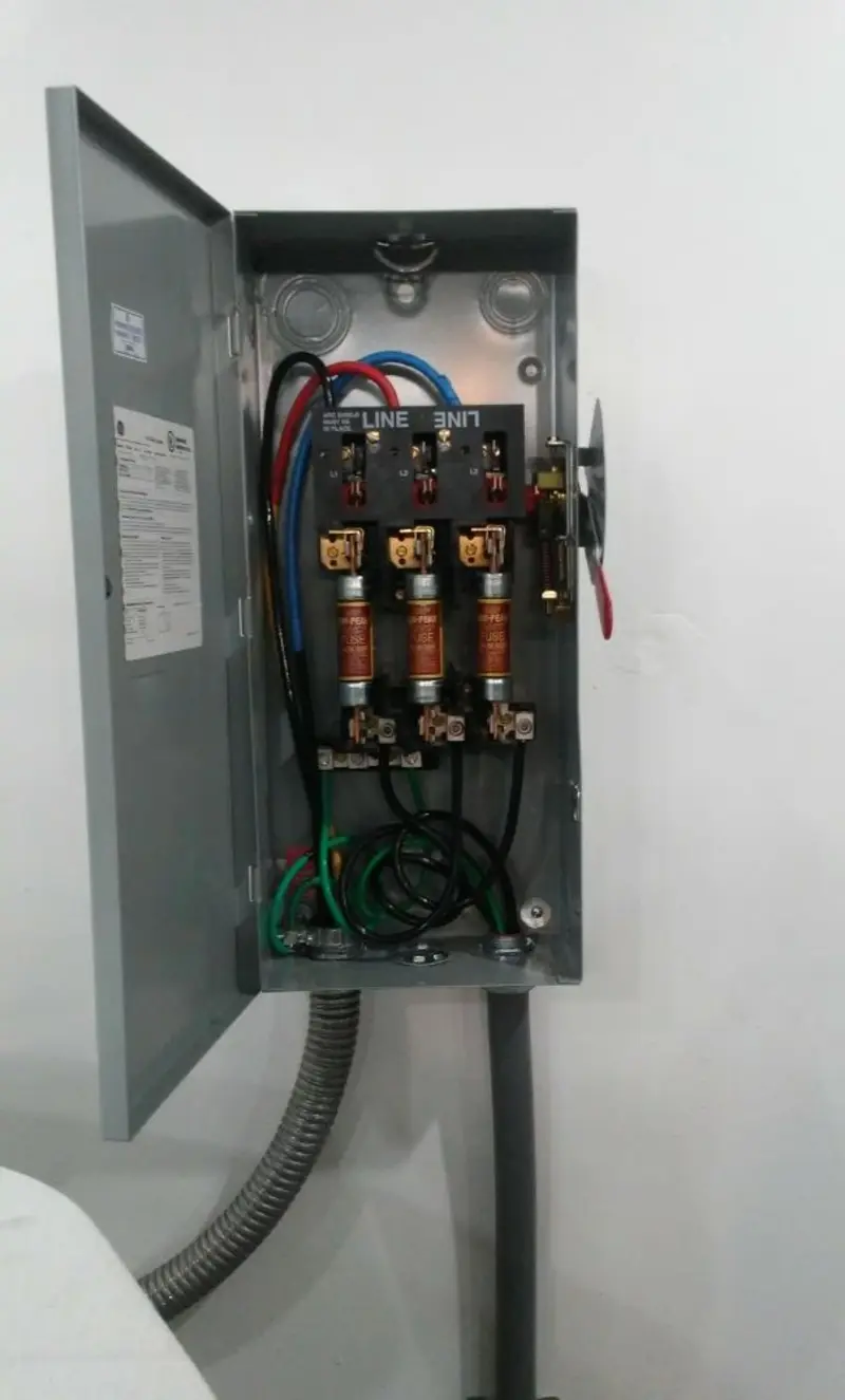 Three-phase disconnect switch installed for Smoke Detector Installation in Rockwood